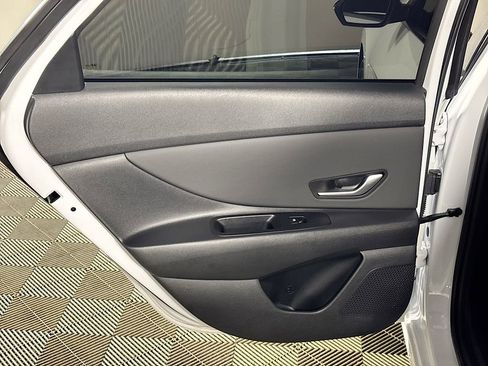 Used 2024 Hyundai Elantra Limited FWD image 19