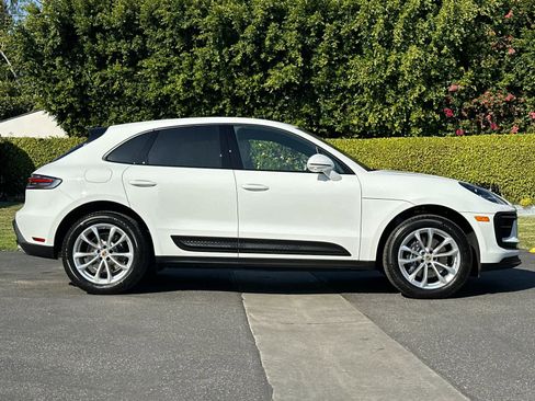 Certified 2025 Porsche Macan AWD/4WD image 9
