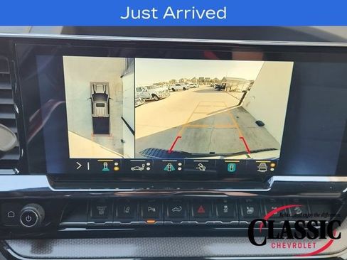 Used 2024 Chevrolet Silverado 2500 ZR2 w/ Technology Package image 11