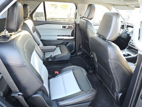 Used 2022 Ford Explorer XLT w/ Equipment Group 202A image 16