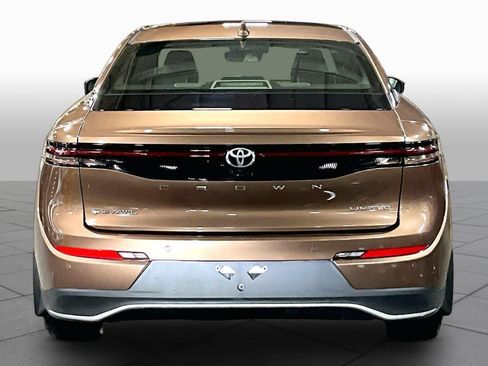 Used 2025 Toyota Crown w/ Advanced Technology Package AWD/4WD image 5