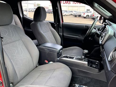 Certified 2016 Toyota Tacoma SR5 image 9