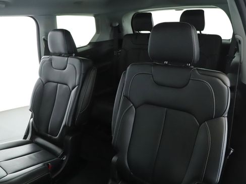 Used 2023 Jeep Grand Cherokee L Limited w/ Luxury Tech Group II image 5