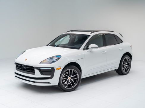 Certified 2026 Porsche Macan AWD/4WD image 1