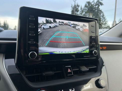 Used 2021 Toyota Corolla LE image 18