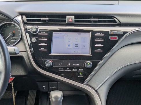 Used 2019 Toyota Camry SE FWD image 17