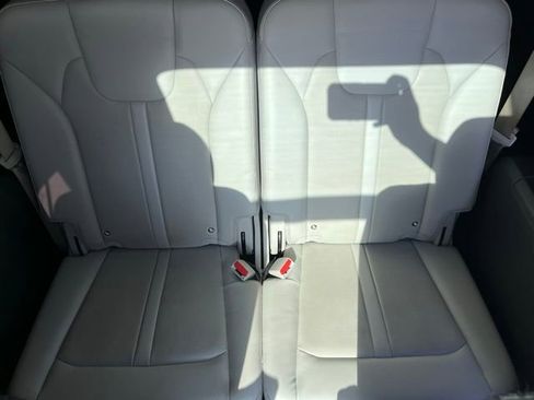 Used 2024 Kia Sorento SX image 16