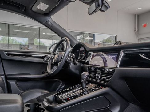 Used 2023 Porsche Macan AWD/4WD image 18