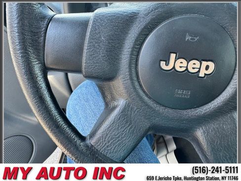 Used 2006 Jeep Liberty Sport AWD/4WD image 19