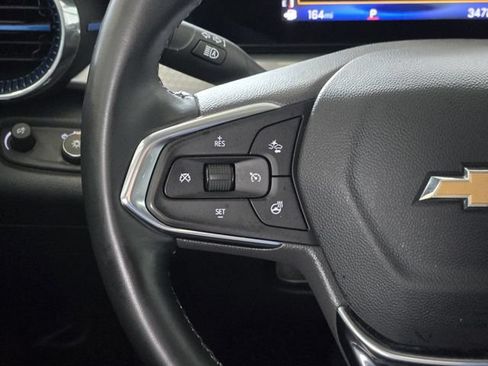 Used 2025 Chevrolet Trax LT w/ LT Convenience Package FWD image 29