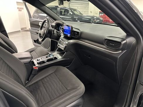 Used 2020 Ford Explorer XLT w/ Comfort Package AWD/4WD image 24