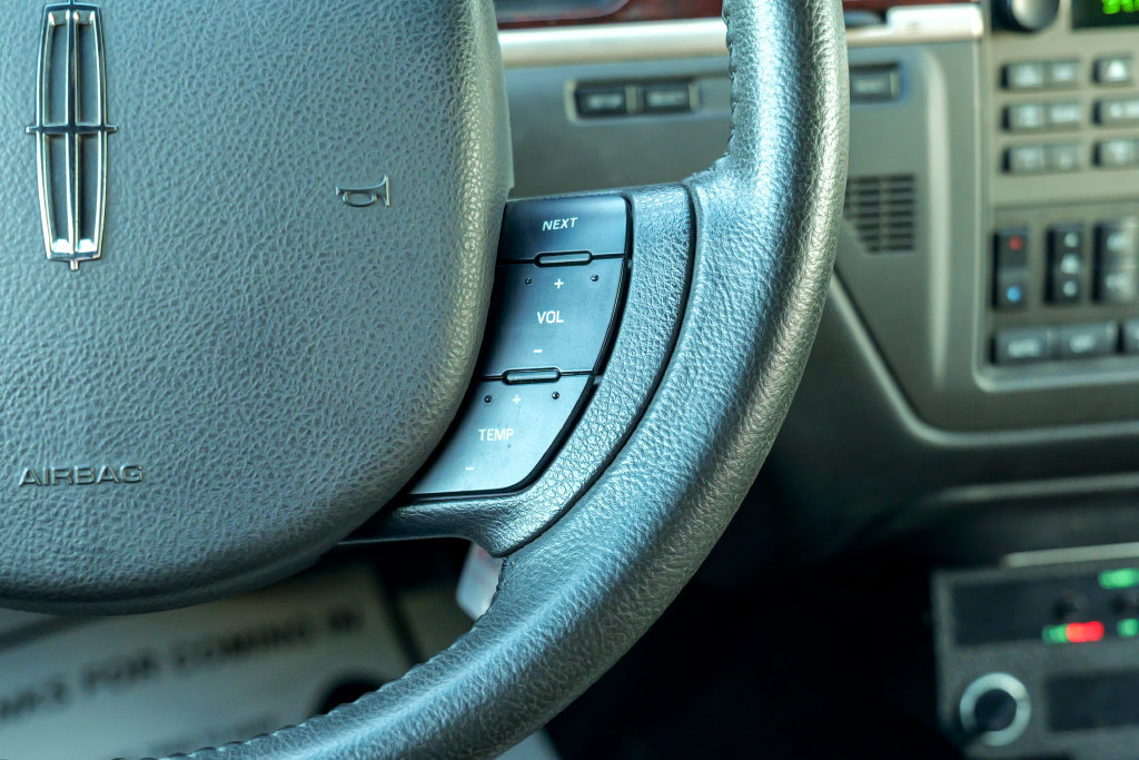 Used 2008 Lincoln Town Car Executive RWD image 51
