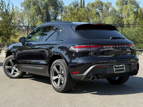 Used 2025 Porsche Macan image 3