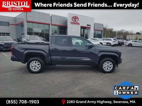 Used 2025 Toyota Tacoma SR5 image 8
