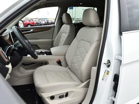 Certified 2026 Volkswagen Atlas SE w/ Panoramic Sunroof Package FWD image 19