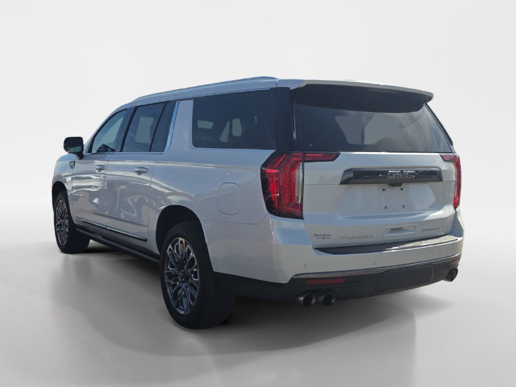 Used 2023 GMC Yukon XL Denali Ultimate AWD/4WD image 3
