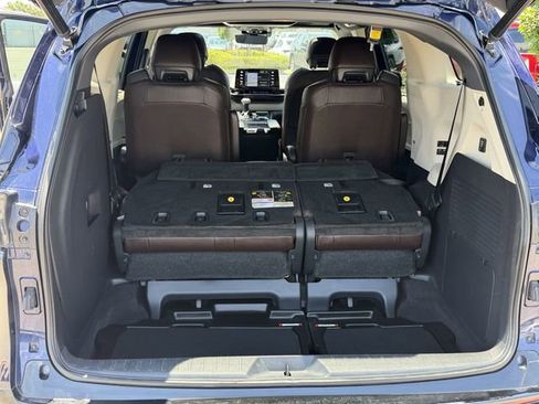 Used 2021 Toyota Sienna Platinum FWD image 25