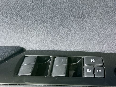 Used 2022 Toyota Prius L Eco image 14