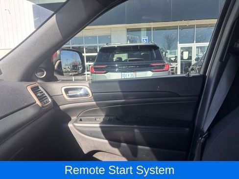 Used 2017 Jeep Grand Cherokee Laredo w/ Quick Order Package 23E AWD/4WD image 13