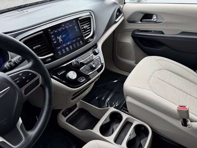 Used 2019 Chrysler Pacifica Touring Plus FWD image 23