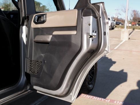 Used 2022 Ford Bronco Wildtrak image 44