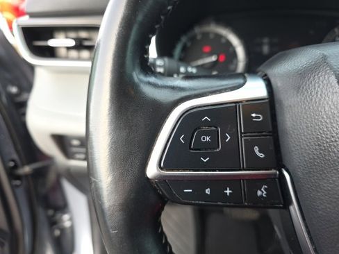 Used 2020 Toyota Highlander XLE image 18