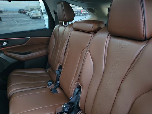 Used 2023 Acura MDX SH-AWD w/ Advance Package image 9