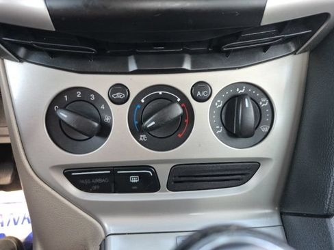 Used 2014 Ford Focus SE FWD image 22