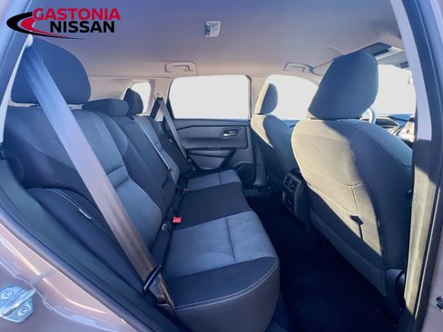 Used 2025 Nissan Rogue SV image 34