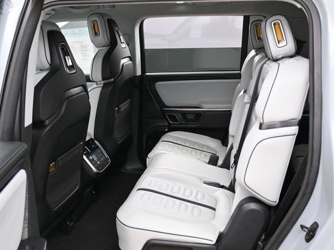 Used 2023 Rivian R1S Adventure AWD/4WD image 29
