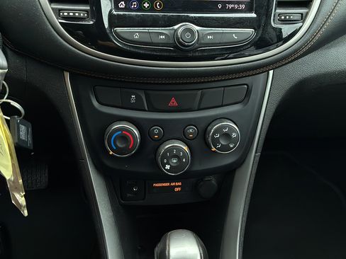 Used 2020 Chevrolet Trax LT AWD/4WD image 20