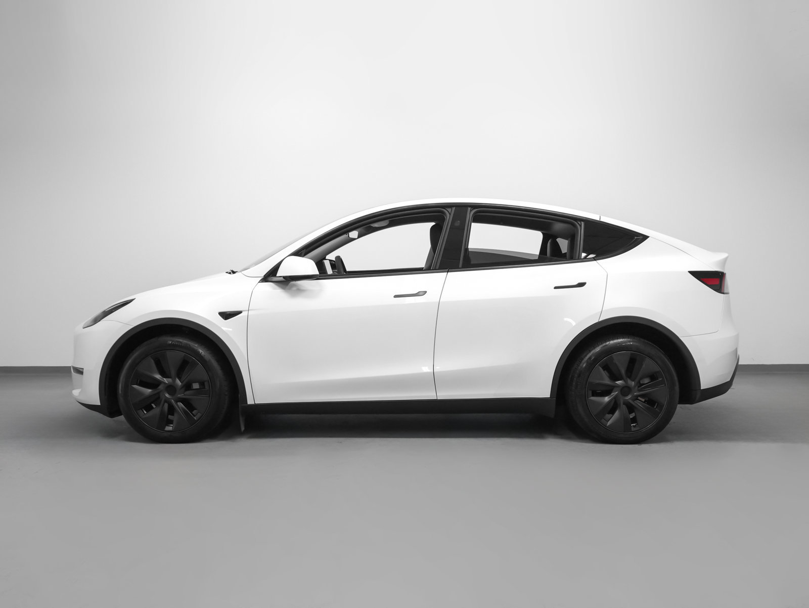 Used 2024 Tesla Model Y Long Range AWD/4WD image 2