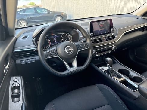 Used 2025 Nissan Altima 2.5 SV FWD image 26