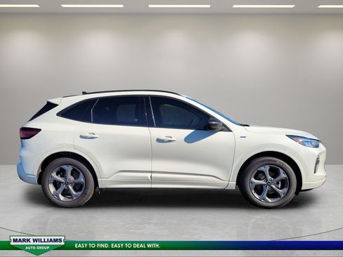 Used 2024 Ford Escape ST-Line w/ Tech Pack #1 FWD image 2