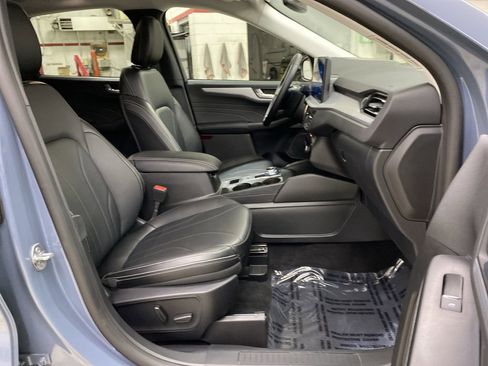 Used 2025 Ford Escape Platinum w/ Premium Technology Package image 39