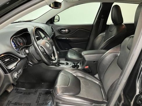 Used 2021 Jeep Cherokee Latitude Plus FWD image 18