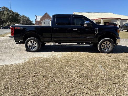 Used 2017 Ford F250 Lariat w/ Chrome Package image 10