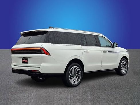 New 2025 Lincoln Navigator L Reserve image 3