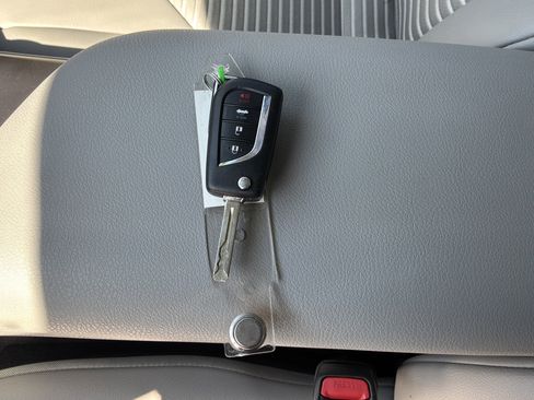 Used 2024 Toyota Camry SE image 39