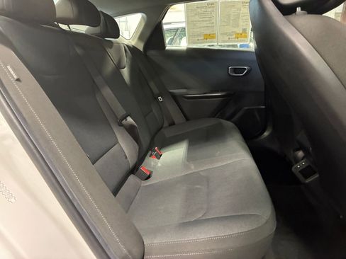 Used 2025 Kia K4 LXS image 38