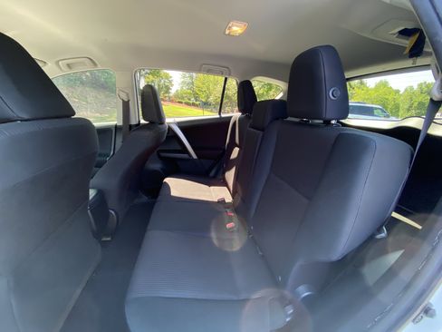 Used 2017 Toyota RAV4 LE FWD image 8