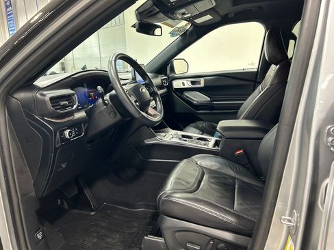 Used 2023 Ford Explorer Platinum w/ Technology Package AWD/4WD image 10