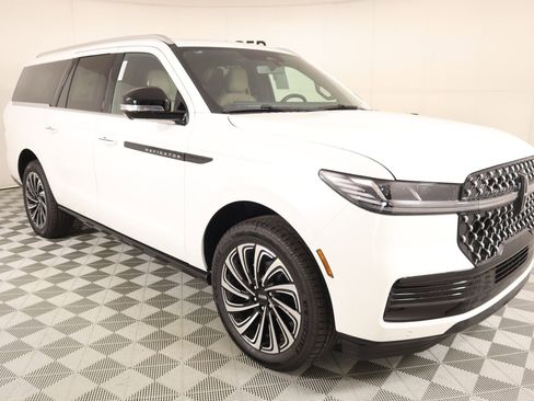 New 2026 Lincoln Navigator L Black Label AWD/4WD image 1