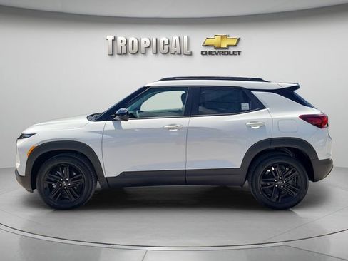 New 2026 Chevrolet TrailBlazer LT w/ Midnight Edition FWD image 2