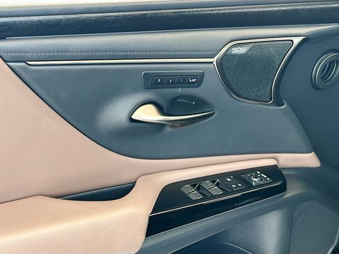 Used 2023 Lexus ES 350 Ultra Luxury w/ Accessory Package (Z2) FWD image 16