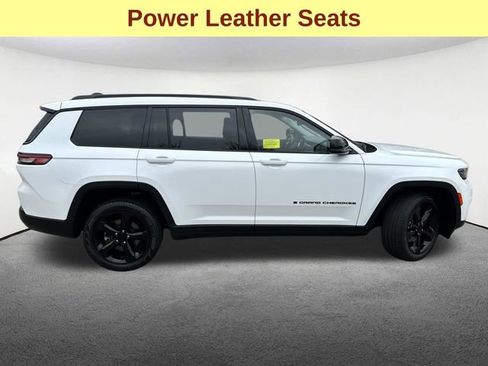 Used 2023 Jeep Grand Cherokee L Limited w/ Black Appearance Package AWD/4WD image 12