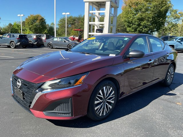 Used 2025 Nissan Altima 2.5 SV FWD image 2