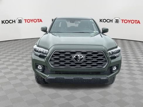 Used 2021 Toyota Tacoma TRD Off-Road image 2