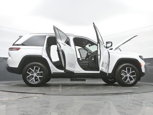 New 2025 Jeep Grand Cherokee Limited w/ Luxury Tech Group II AWD/4WD image 61