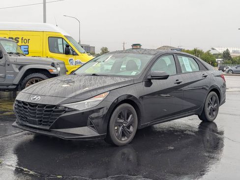 Used 2022 Hyundai Elantra SEL w/ Convenience Package FWD image 9